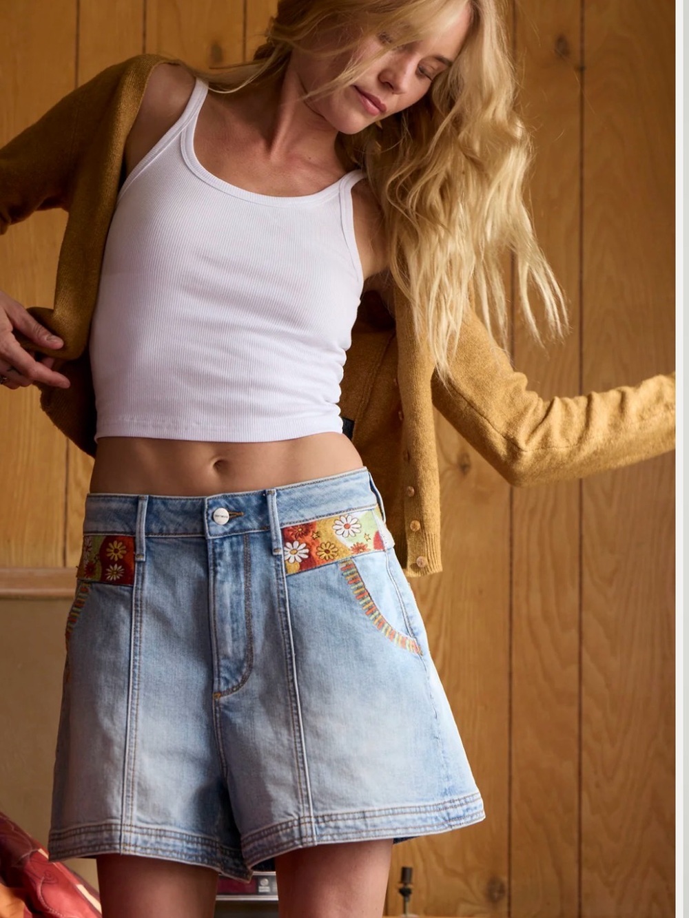 Brand New Never Been Worn Driftwood Phoebe shorts in Sunflower Power embroidery